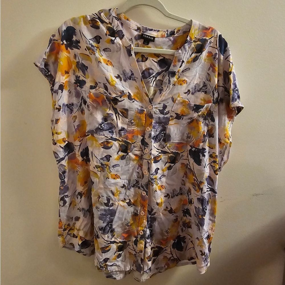 Torrid flower shirt size 2x